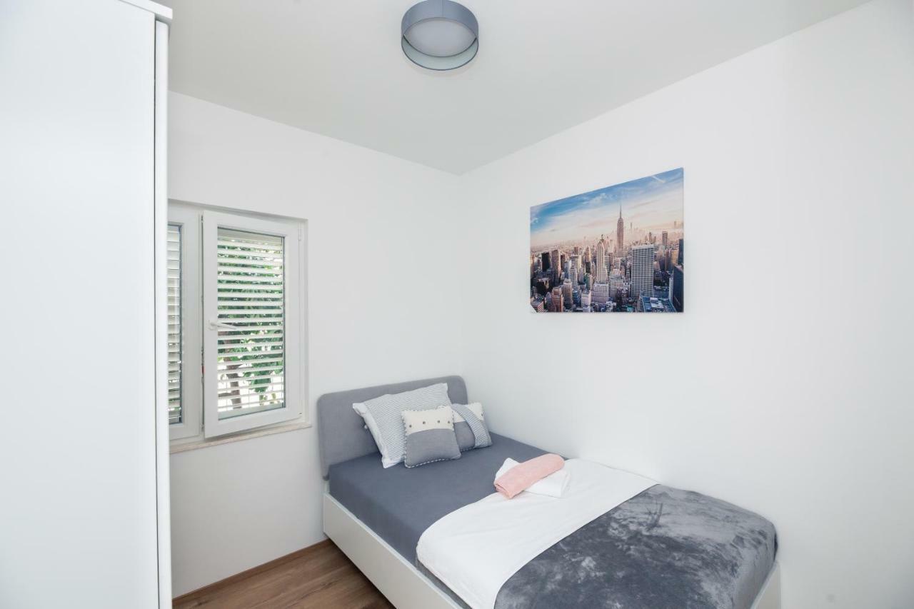 Luxury Apartment Angel Split Exterior photo